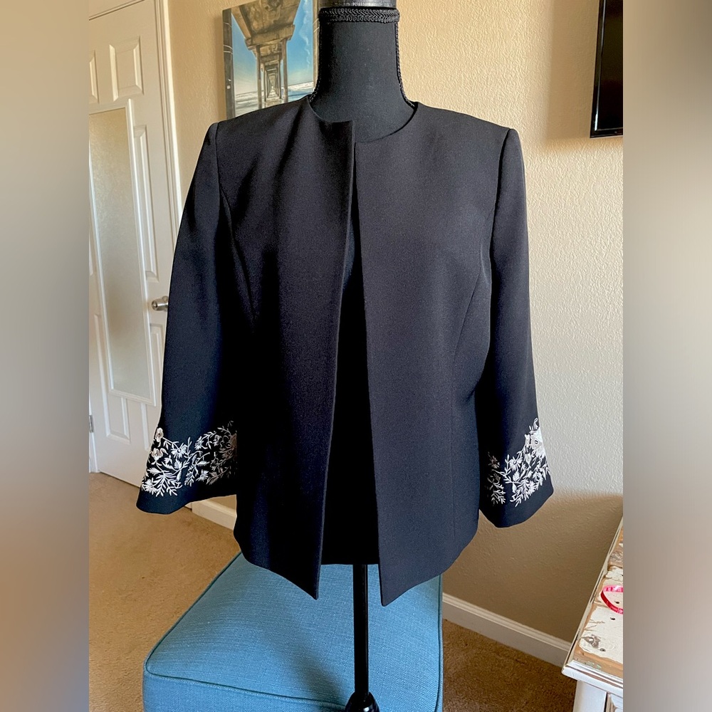 Kasper Embroidered Sleeve Jacket